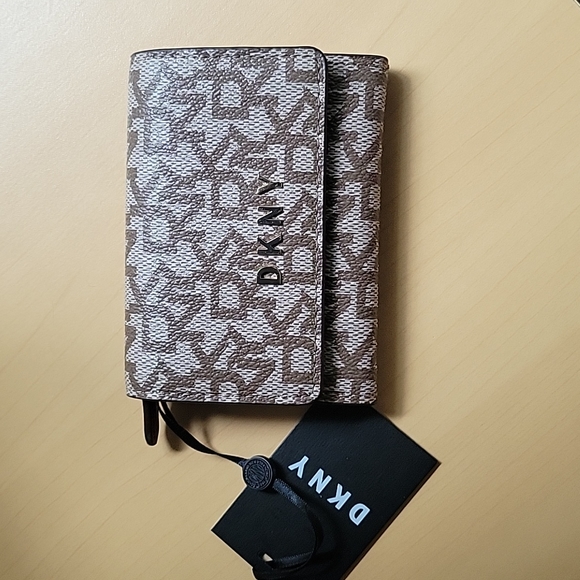 Dkny Bags Nwt Dkny Signature Wallet Poshmark